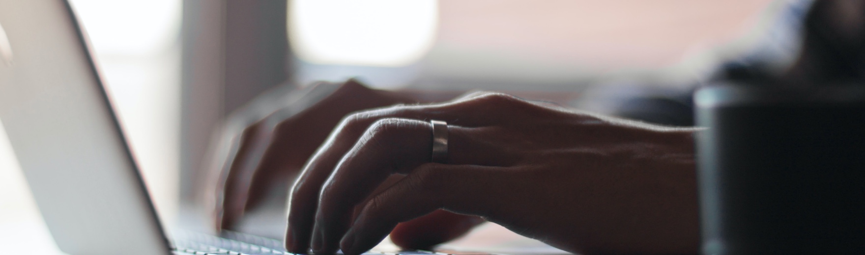 采銷一體解決方案-由電商運營公司負責集團內非生物資的電商化采購，貨物由供應商直接發送給最終用戶，物流信息實時跟蹤。這種商城模式下，解決了電商運營公司及集團內公司采購的難題，給個人采買帶來了更多選擇，價格更優惠。-pc-甄云科技